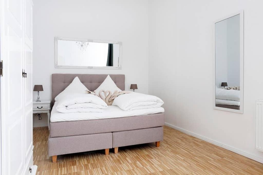 Sc 06 By Rockchair Apartments L Superhost Status L 4 Bedrooms Boxspringbeds 2 Bathrooms Balcony Elevator - Cozy Family & Business Flair Welcomes You! Berlin Bagian luar foto