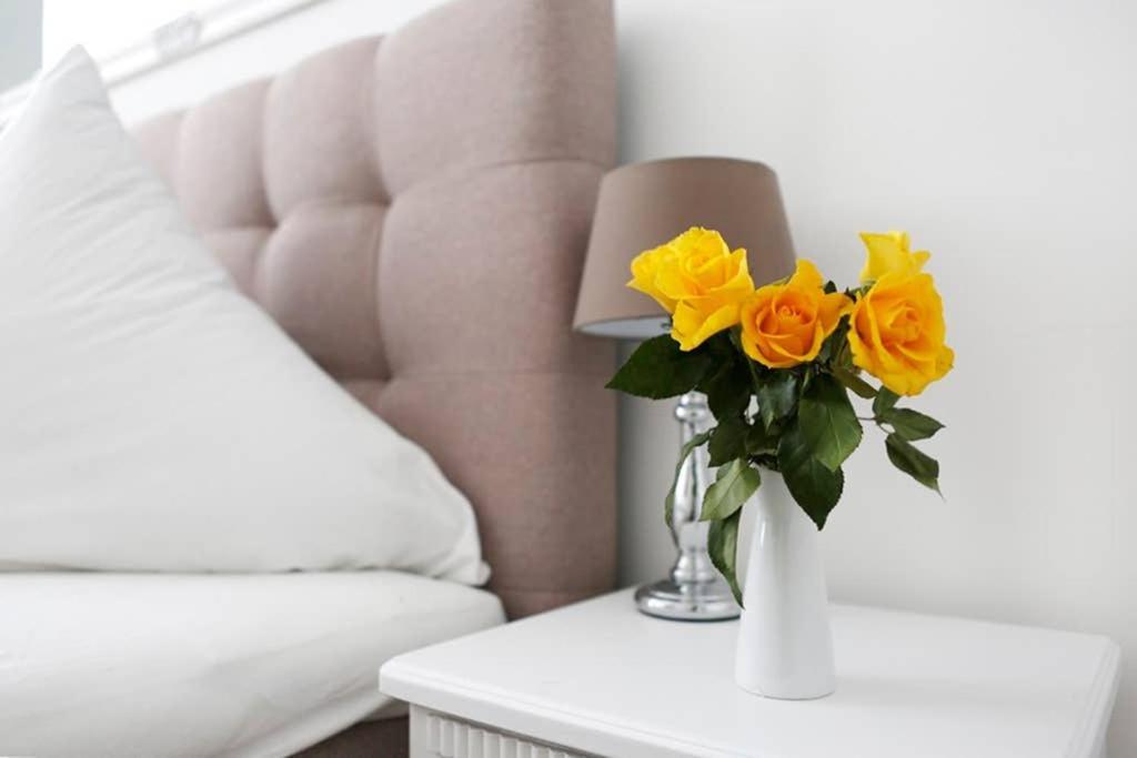 Sc 06 By Rockchair Apartments L Superhost Status L 4 Bedrooms Boxspringbeds 2 Bathrooms Balcony Elevator - Cozy Family & Business Flair Welcomes You! Berlin Bagian luar foto