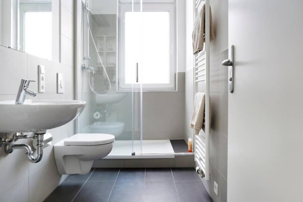 Sc 06 By Rockchair Apartments L Superhost Status L 4 Bedrooms Boxspringbeds 2 Bathrooms Balcony Elevator - Cozy Family & Business Flair Welcomes You! Berlin Bagian luar foto