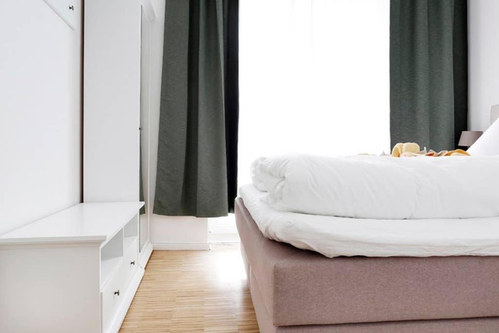 Sc 06 By Rockchair Apartments L Superhost Status L 4 Bedrooms Boxspringbeds 2 Bathrooms Balcony Elevator - Cozy Family & Business Flair Welcomes You! Berlin Bagian luar foto