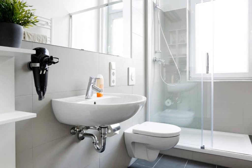 Sc 06 By Rockchair Apartments L Superhost Status L 4 Bedrooms Boxspringbeds 2 Bathrooms Balcony Elevator - Cozy Family & Business Flair Welcomes You! Berlin Bagian luar foto